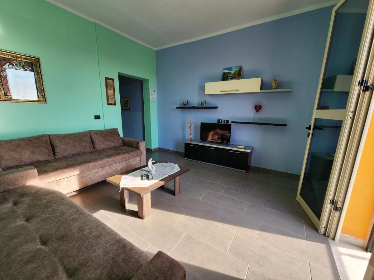 Orange Apartment *