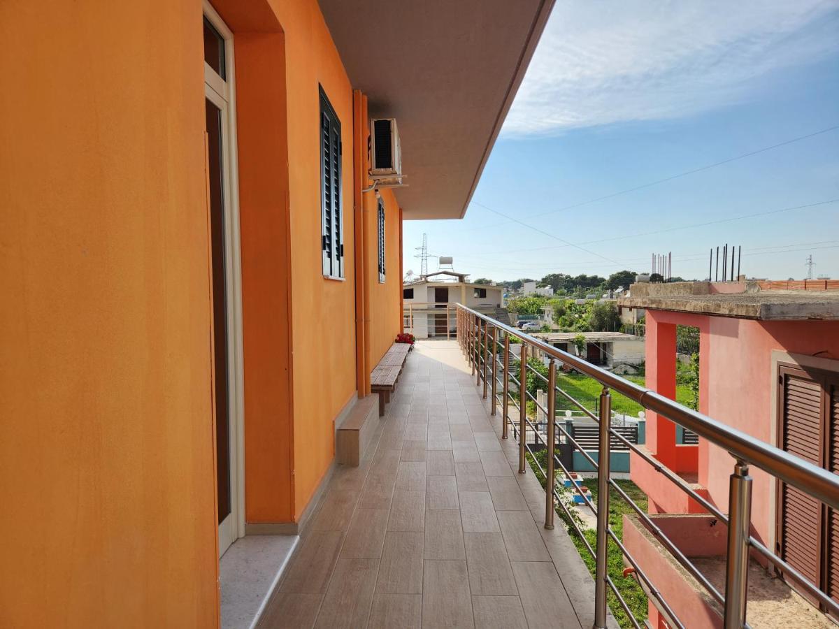 Orange Apartment *