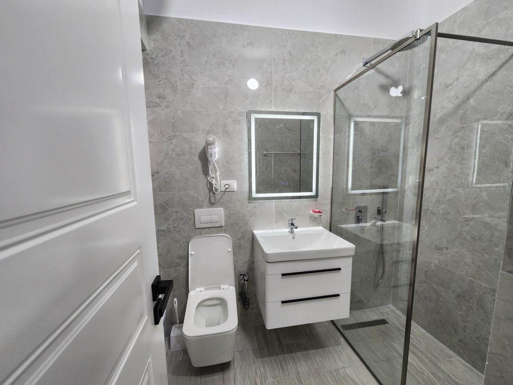 Orange Apartment Vlorë
